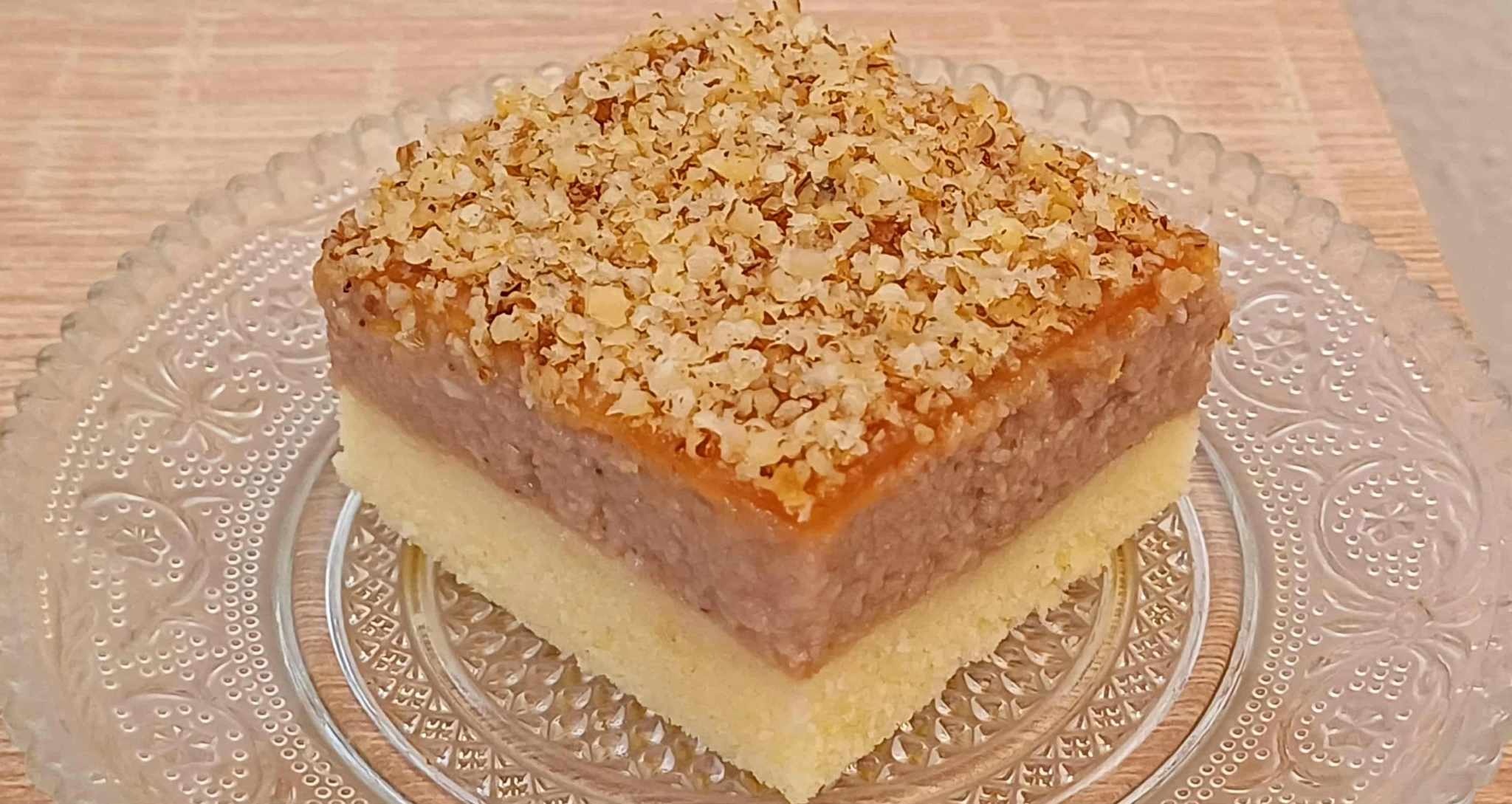 Kolač s grizom i karamel preljevom