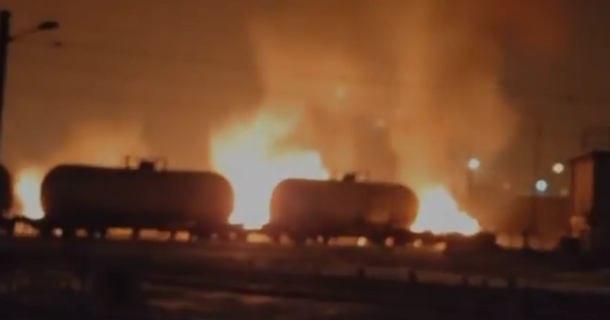 Masovan ukrajinski napad dronovima na Rusiju. Izbio požar na željezničkom kolodvoru