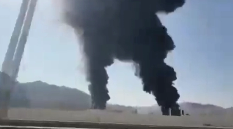 Žestok napad Irana na Emirate, golem požar u ključnom naftnom skladištu