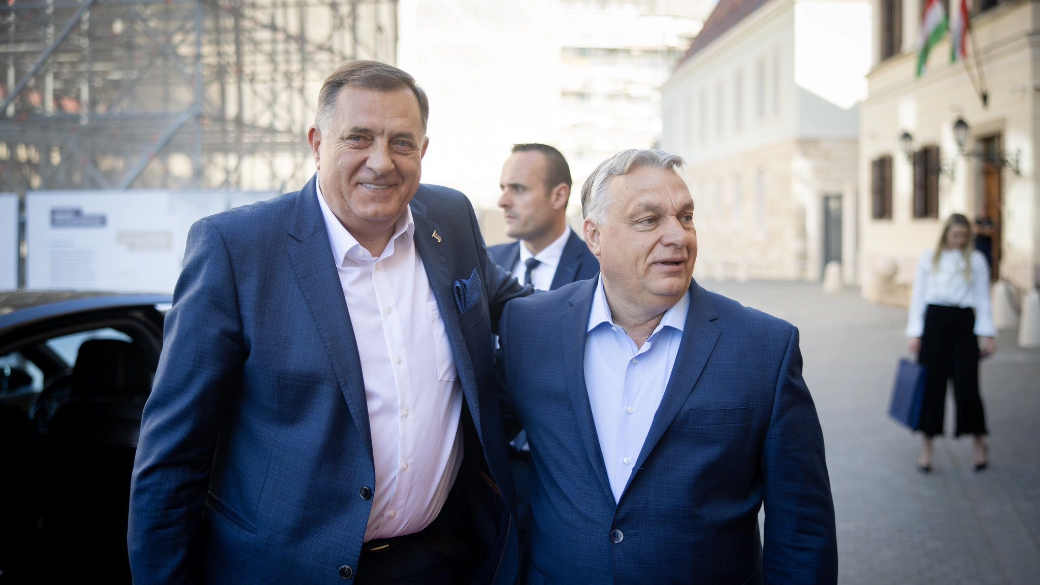 Milorad Dodik sve manje 'baja', a sve više 'na koljenima'