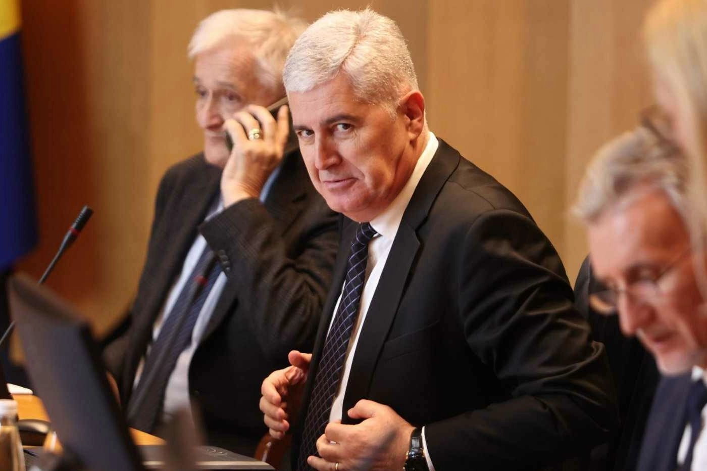 Izaslanici Doma naroda uzeli 1,3 milijuna maraka dok je država bila blokirana, Čović naplatio skoro 100 tisuća maraka