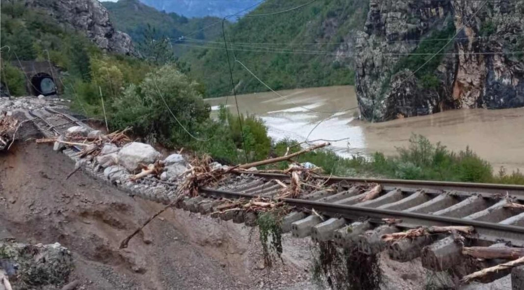 Prošlo je 50 dana od poplava, a Željeznice FBiH ne znaju kada će se pruga obnoviti