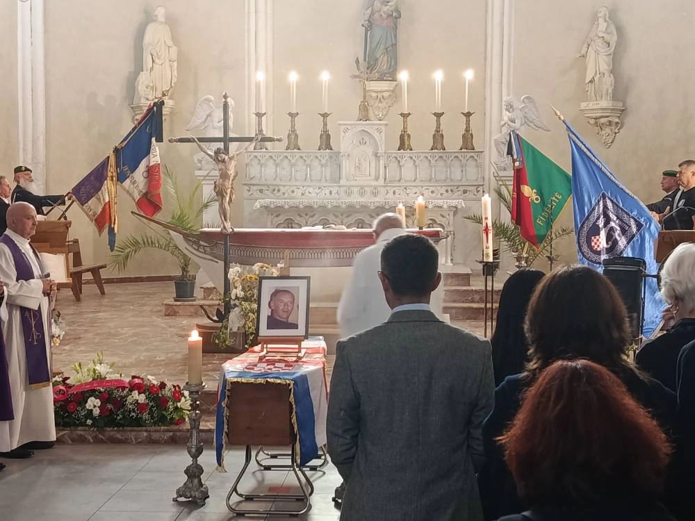 U Francuskoj sahranjen general Ante Roso: Mnogi su odali počast svom generalu – od francuskih legionara, do pripadnika HV-a i HVO-a
