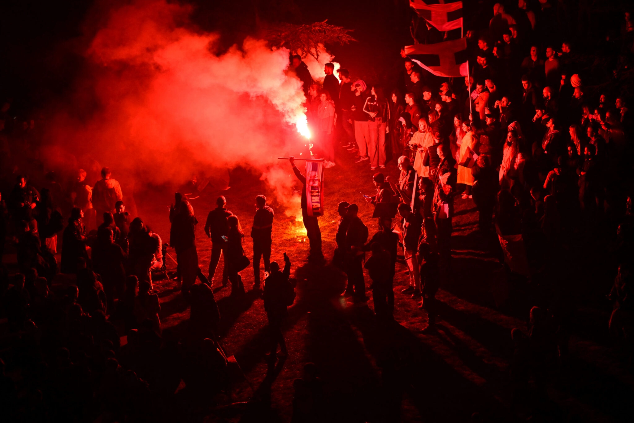 Huligani gađali prosvjednike kamenjem i bocama: “Prosvjed više nije studentski!”