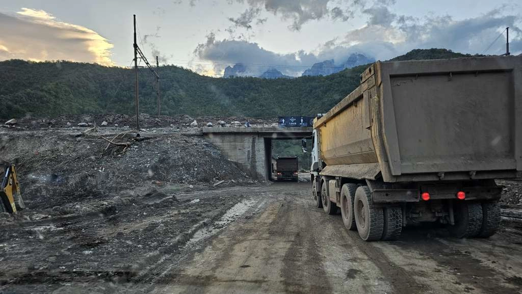 Spasilački timovi i dalje pretražuju ugrožena područja u Jablanici i Konjicu