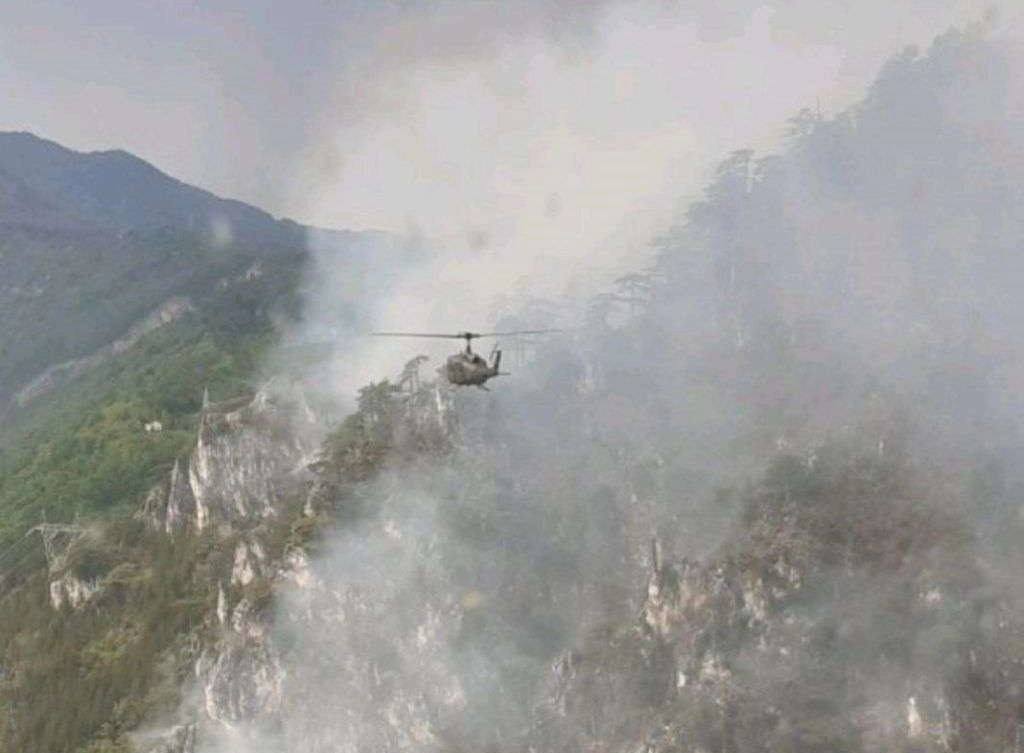 Požar na Vrtaljici iznad Konjica od jutros gase helikopteri OS BiH