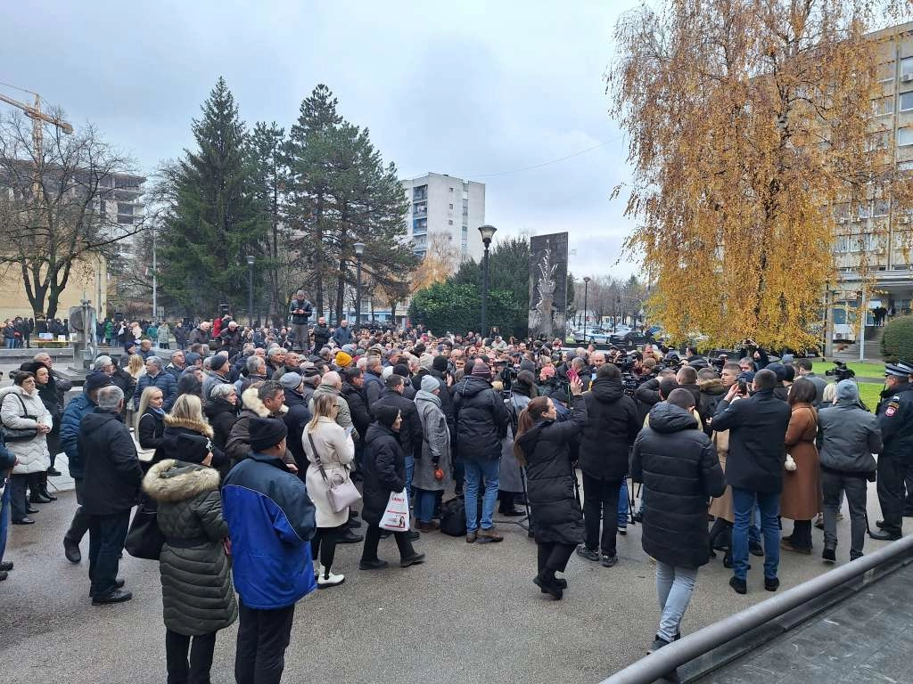 Stanivuković i danas prosvjeduje ispred zgrade NSRS