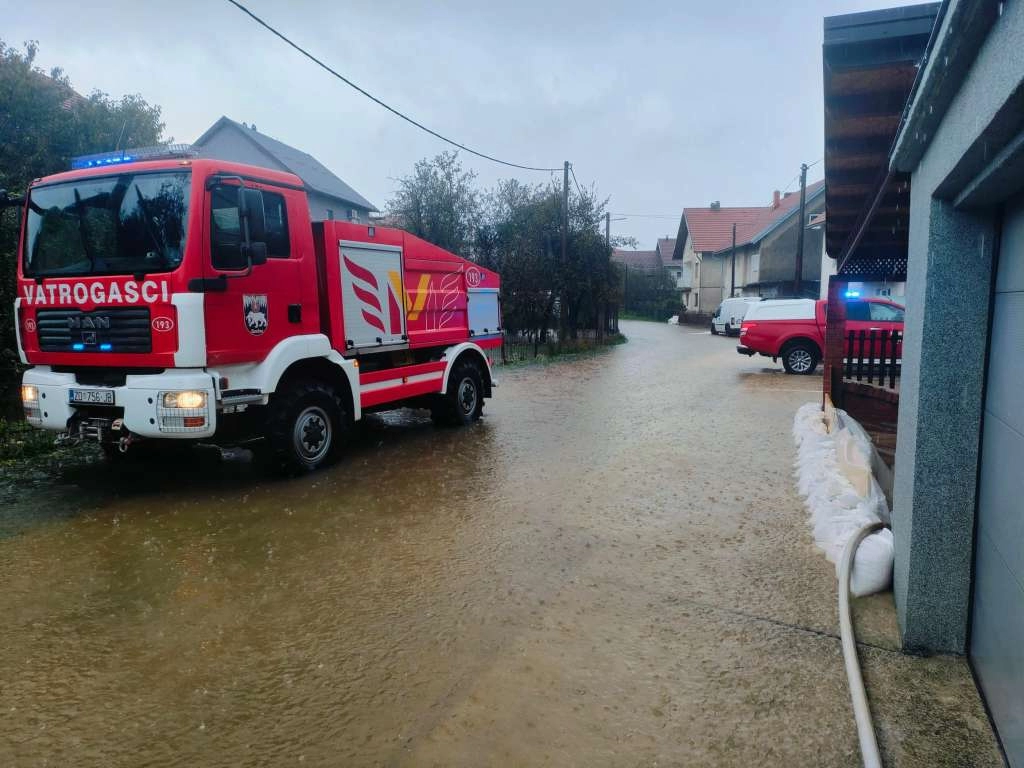 Hrvatska: Zbog obilnih kiša vatrogasci imali povećan broj intervencija