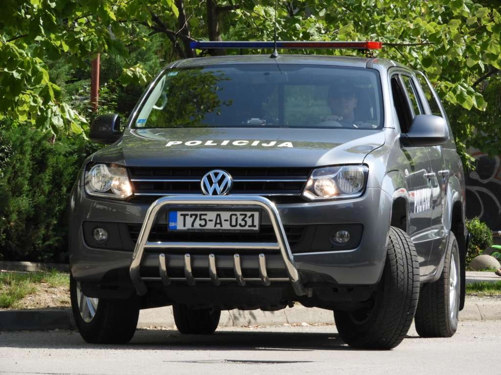 Troje povrijeđeno u tuči u Kalesiji, za dvije osobe se traga