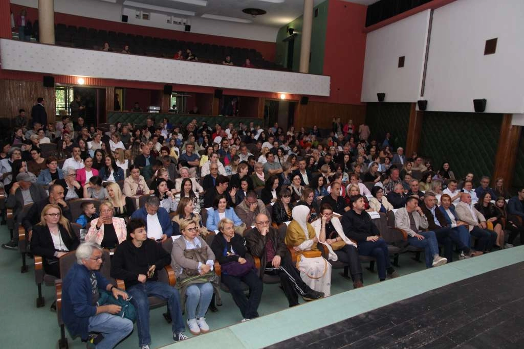 Festival glumca BiH: Predstava 'Ćelava pjevačica' oduševila Konjičane