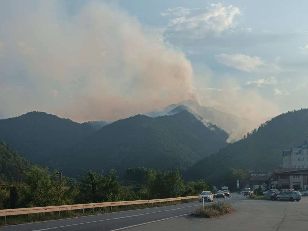 Požar u krugu žepačkog preduzeća 'Saga' zasad lokaliziran