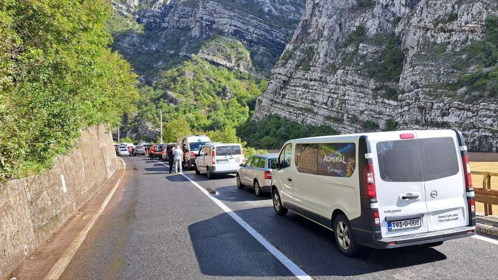 BIHAMK - Zbog kolektivne dženaze danas od 13 do 17 sati bit će otvoren put M17 Mostar - Jablanica