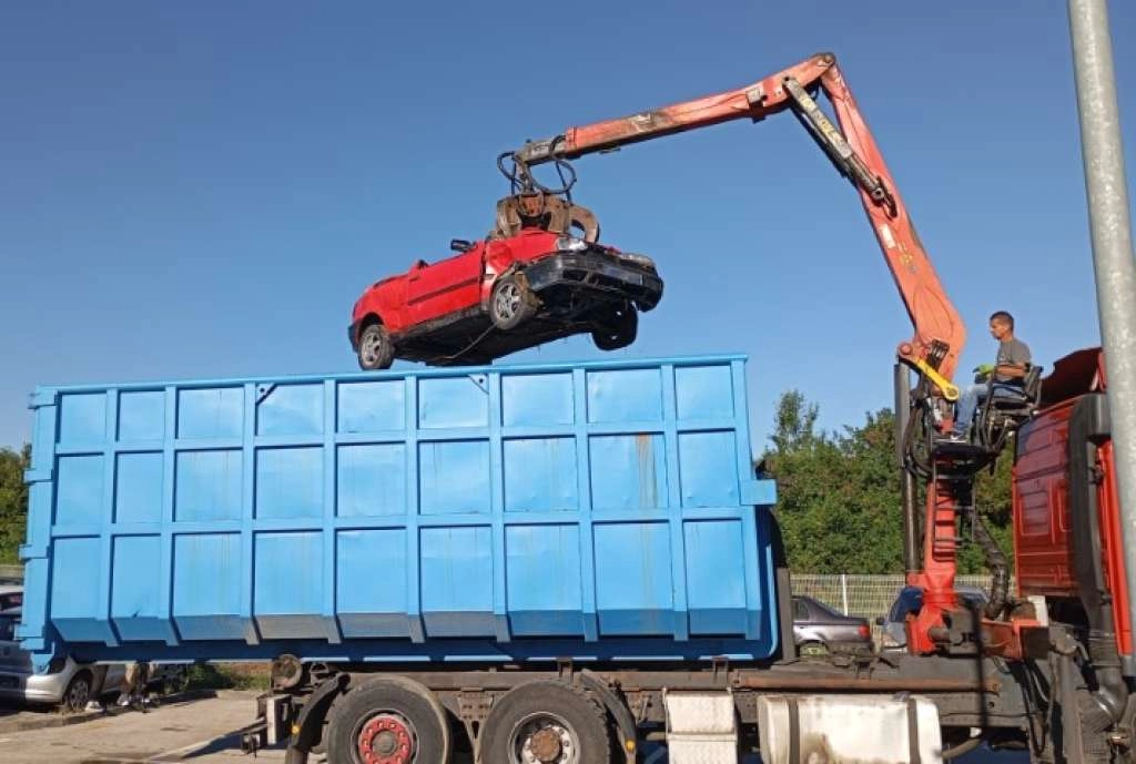 Prodata i uništena oduzeta vozila u Brčkom
