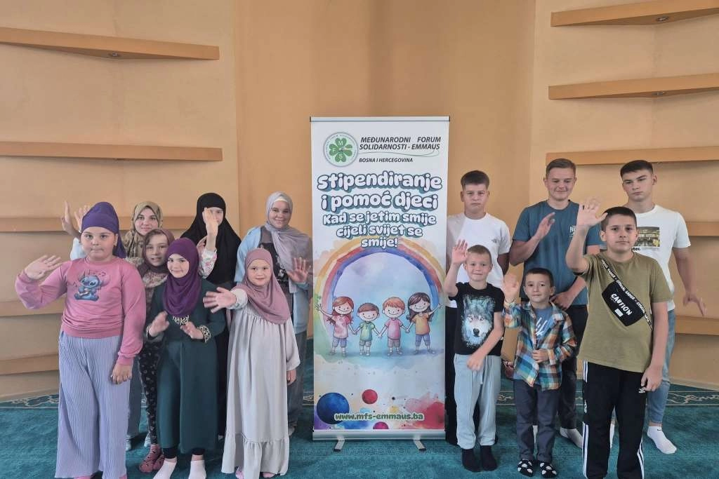 Međunarodni fond solidarnosti podijelio stipendije za tri tisuće djece bez roditelja