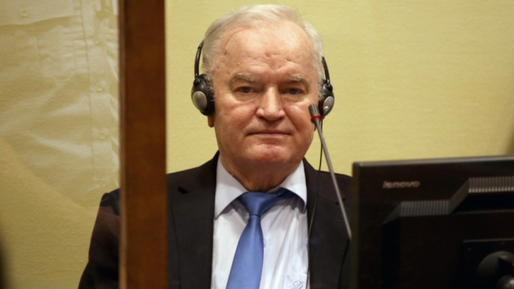 Lijes s tijelom Ratka Mladića izložen u Beogradu