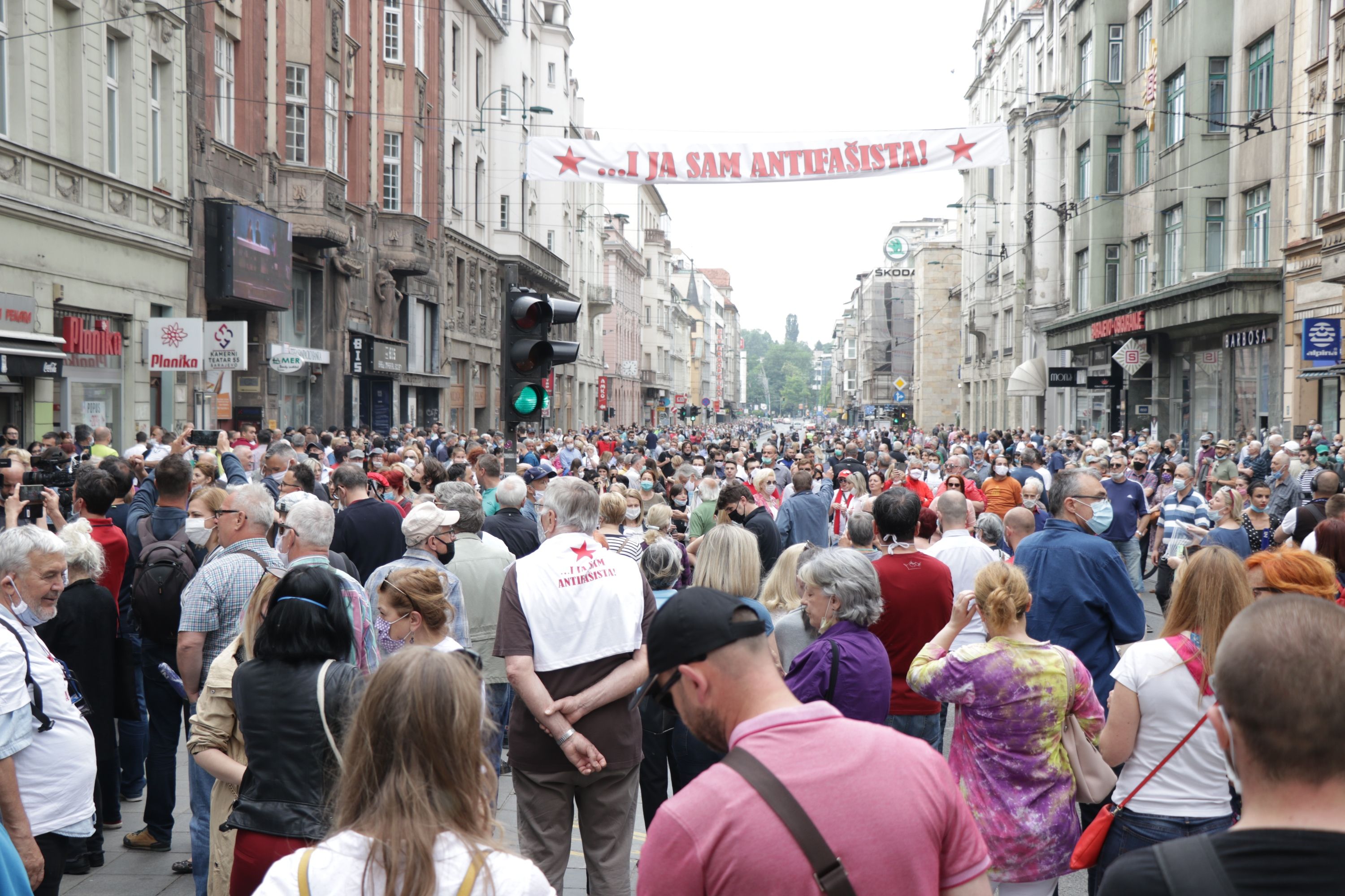 Više tisuća prosvjednika ispred Vječne vatre (FOTO)