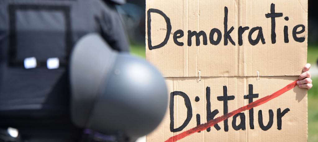 Tisuće Nijemaca na prosvjedima protiv politika za suzbijanje covida-19