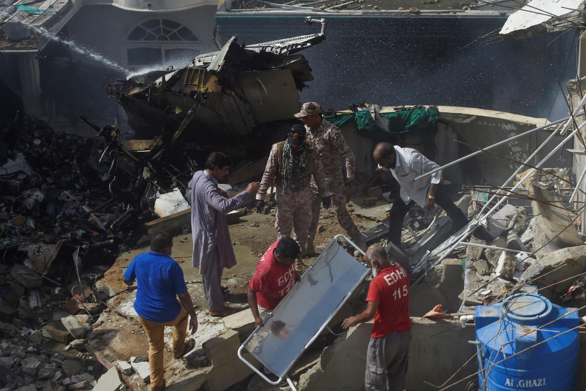 Srušio se pakistanski avion sa 107 putnika