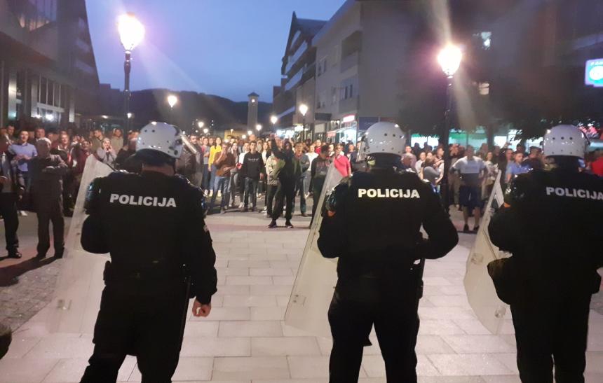 Crnogorska policija suzavcem rastjerala prosvjednike