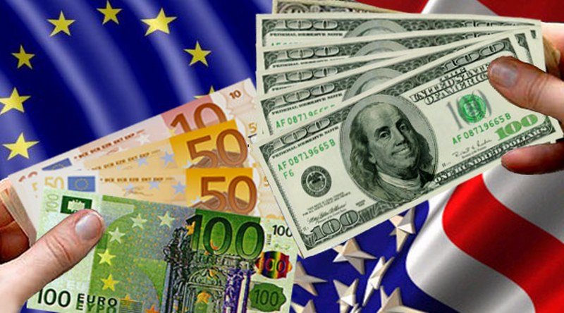 Dolar ojačao, euro oslabio