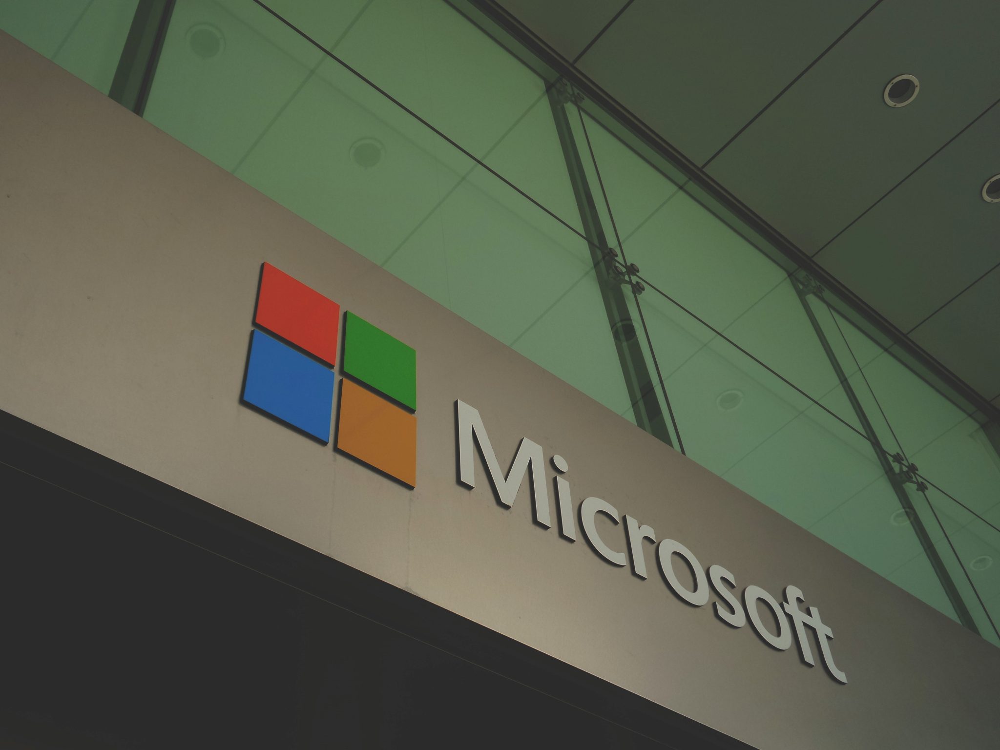 Microsoft će novinare zamijeniti umjetnom inteligencijom