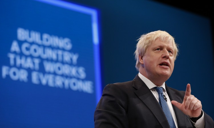 Johnson: Britanija mora učiniti više na iskorjenjivanju predrasuda
