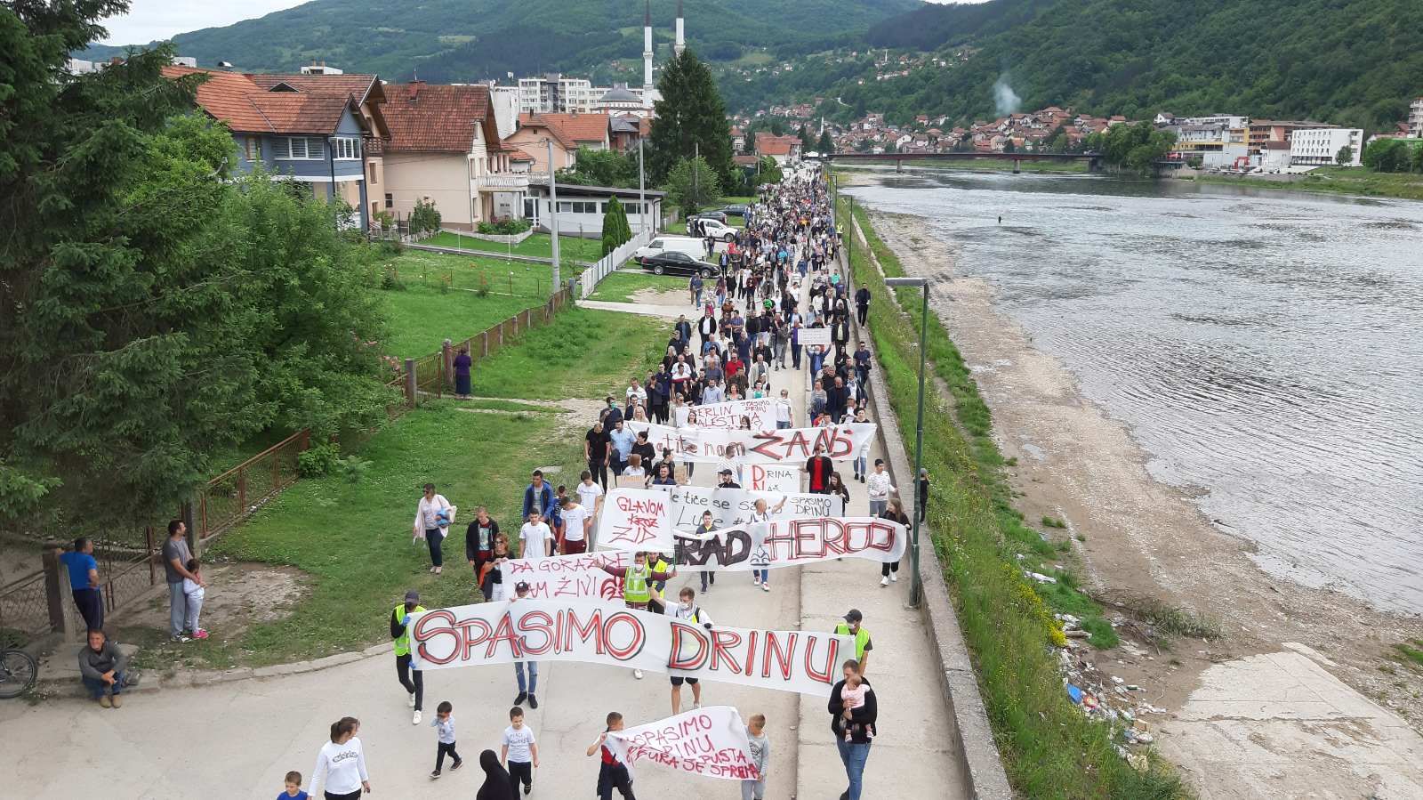 U Goraždu održana  prosvjedna šetnja 'Spasimo Drinu'