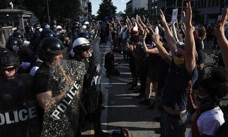 Policija u Buffalu prekomjerno upotrijebila silu, demonstrant u teškom stanju