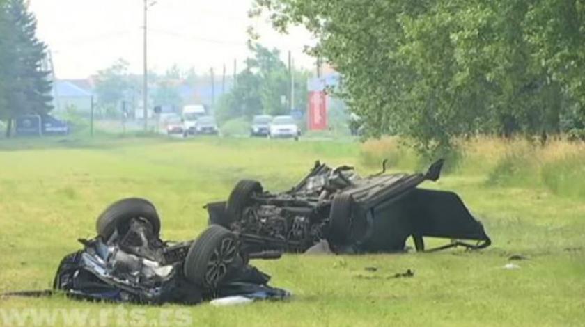 U stravičnoj nesreći poginula dva brata, automobil se prepolovio (VIDEO)