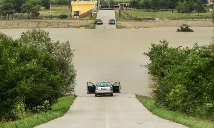 Poplave i u Srbiji, uništeno nekoliko mostova