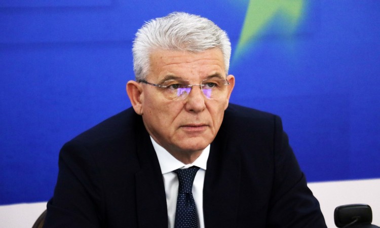 Džaferović: Nedopustivo da vlasti RS-a prevoze migrante iz tog entiteta u druge dijelove BiH