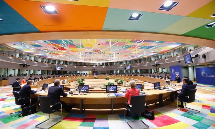 Čelnici EU dogovorili 750 milijardi eura poticaja i 1.074 milijarde za budžet