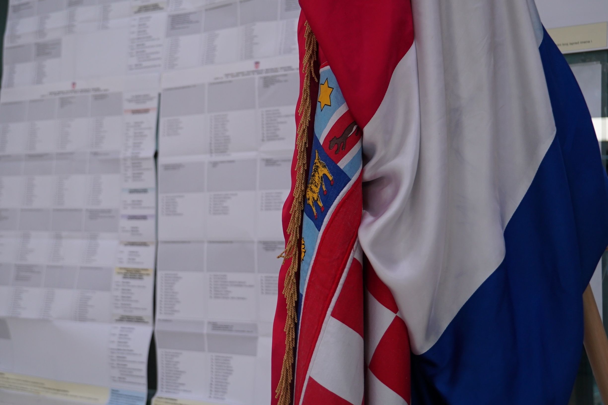 Građani Hrvatske u nedjelju izlaze na birališta