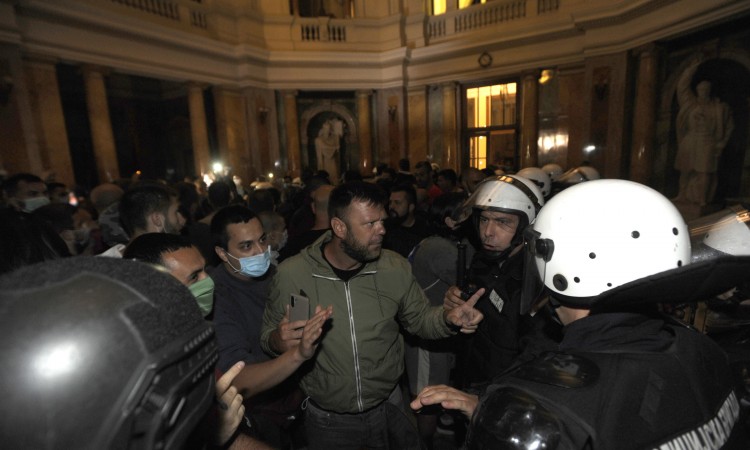 Beograd: 23 uhićenih, više od 60 ozlijeđenih