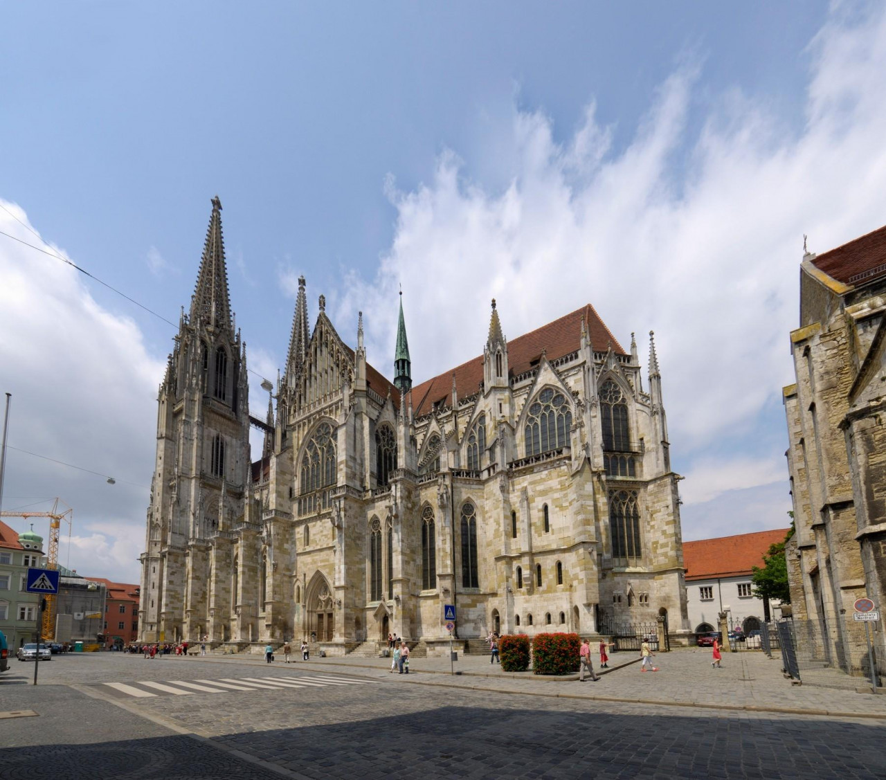 Pijan se popeo na skele katedrale u Regensburgu pa pao i ostao živ