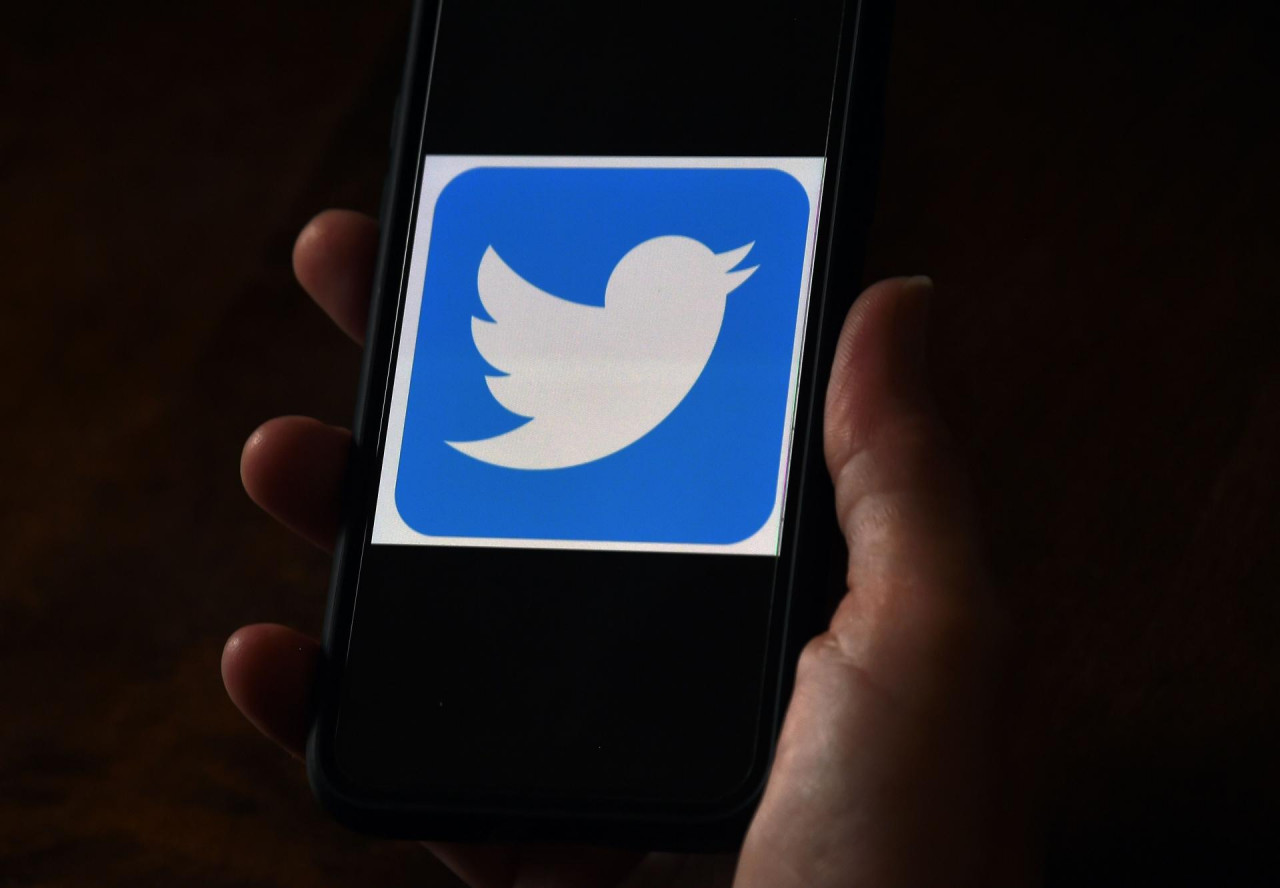 Twitter objavio da će brisati korisničke naloge koji šire teorije zavjere