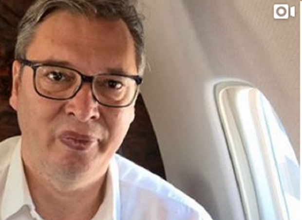 Vučić se iz aviona obratio građanima Srbije
