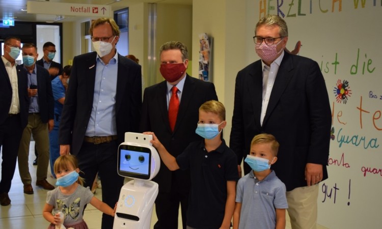 Tri zdravstvena robota u dječijoj ambulanti bolnice Floridsdorf