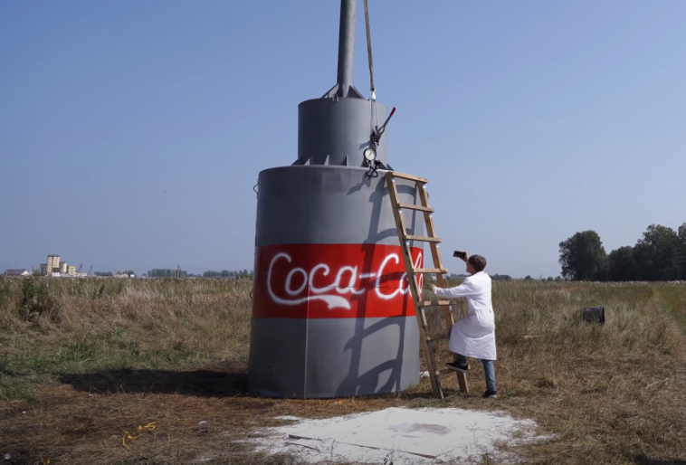 Pomiješao 10 tisuća litara Coca-Cole sa sodom bikarbonom i napravio eksploziju