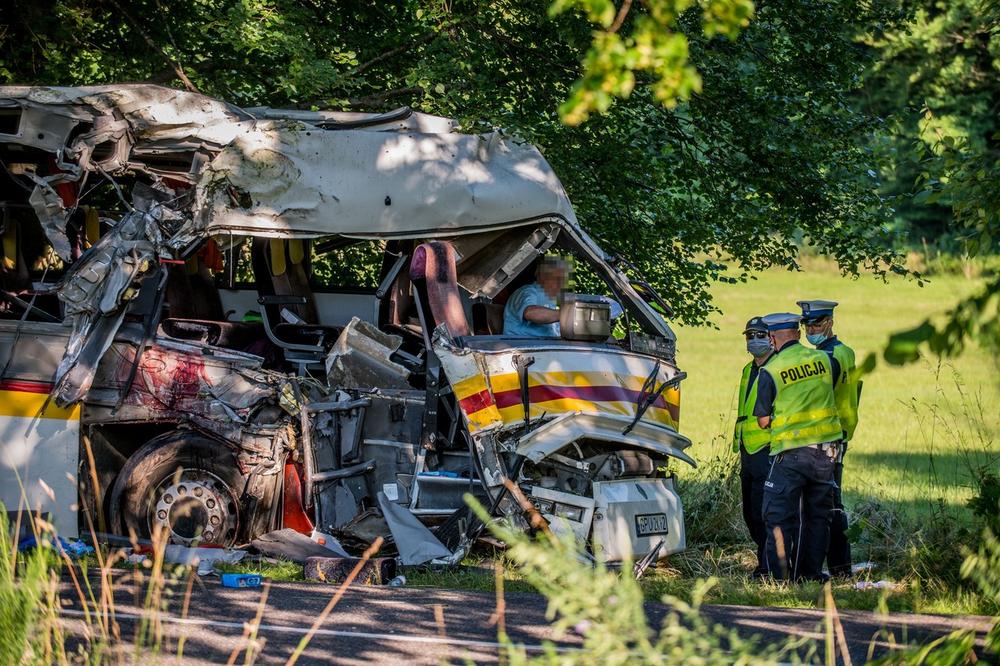 Poginulo svih devetoro putnika minibusa nakon sudara s autobusom