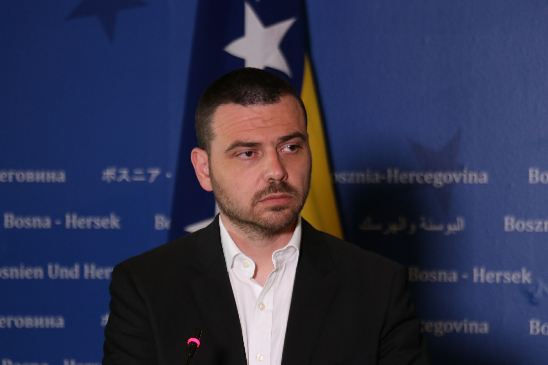 Magazinović: Ne može se biti i ministar i zastupnik