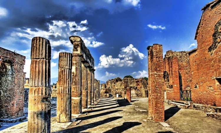 Zbog selfieja na Pompejima turistkinji prijeti kazna od 3000 eura