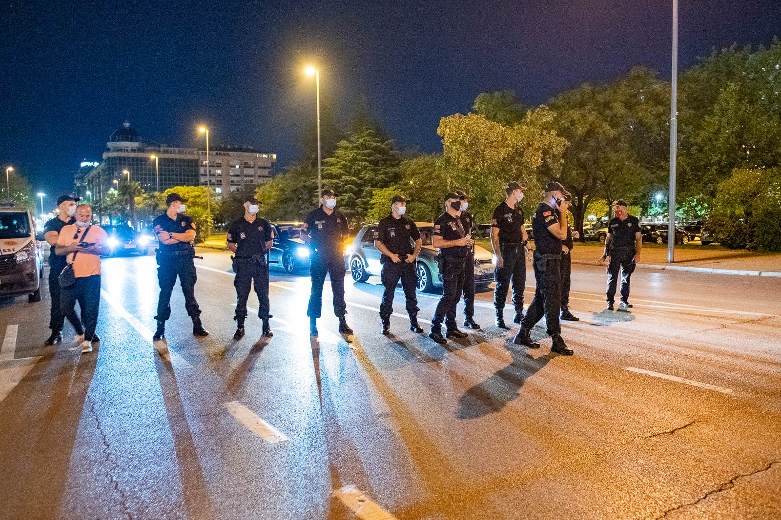 NAPETA SITUACIJA: Policija Crne Gore poziva na mir, DPS pozvao na veliki skup u nedjelju