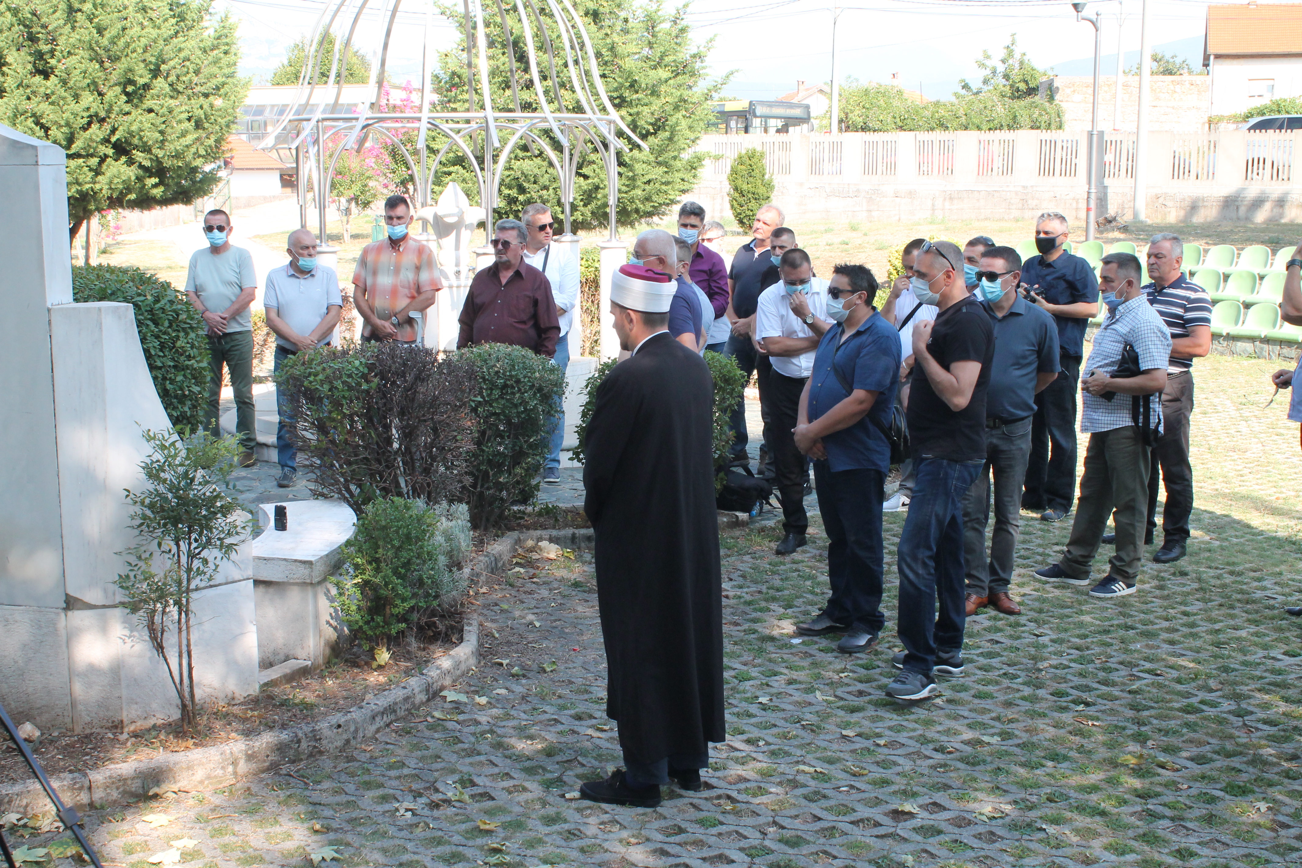 MOSTAR: Ratni veterani pružili ruke pomirenja i poklonili se žrtvama! (FOTO)