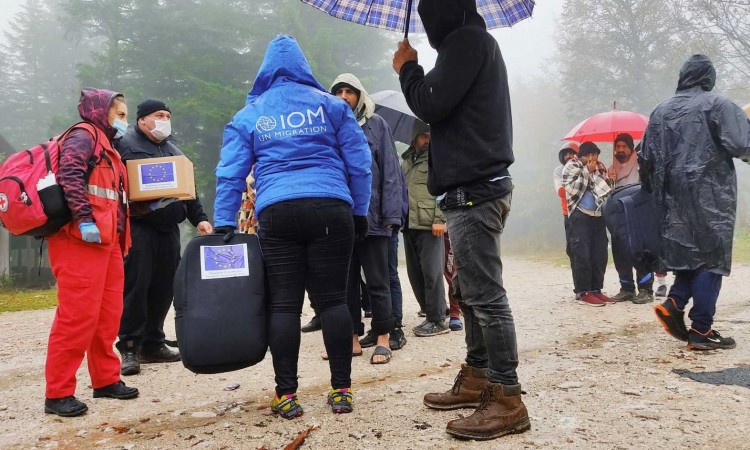 IOM i Crveni križ FBiH pokrenuli akciju za pomoć migrantima bez smještaja