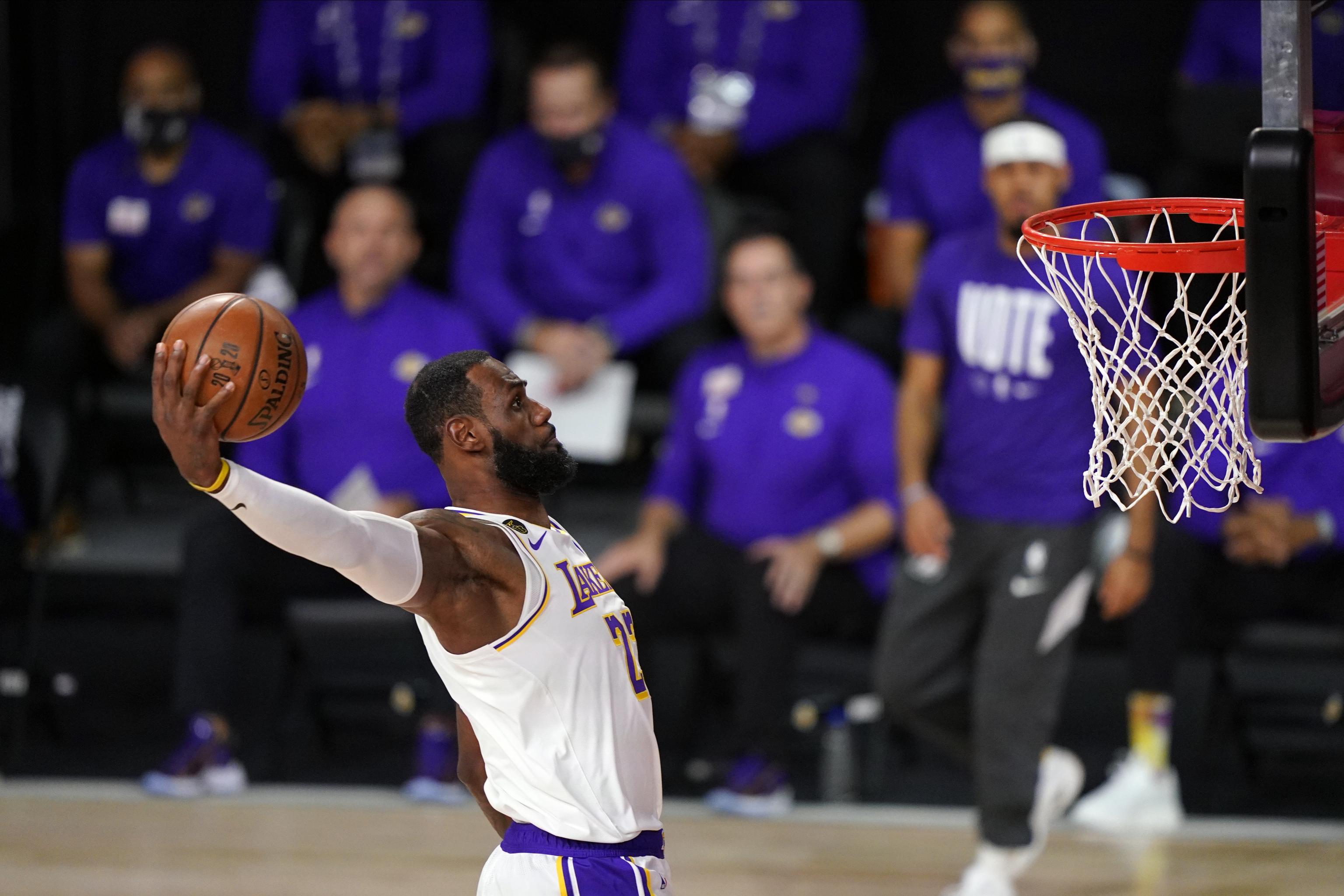 LeBron James produžio ugovor s Lakersima