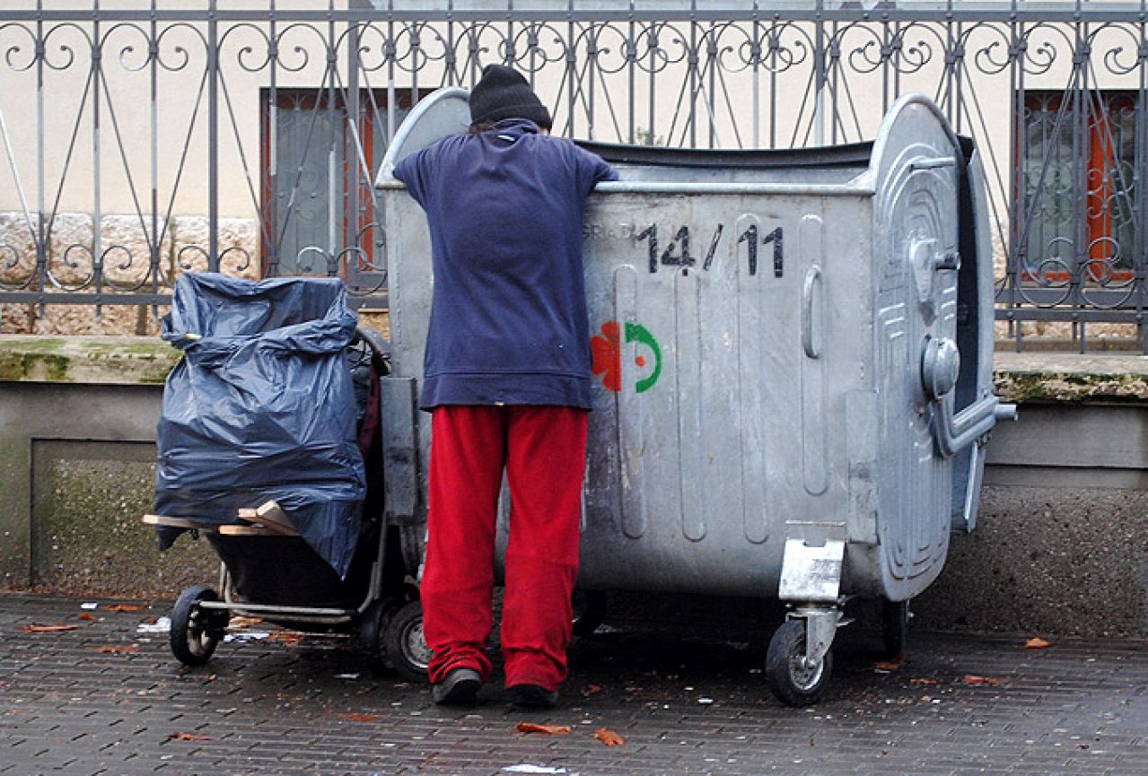 Političari sve bogatiji, narodi sve siromašniji: Vukovi siti, ovce na birou!