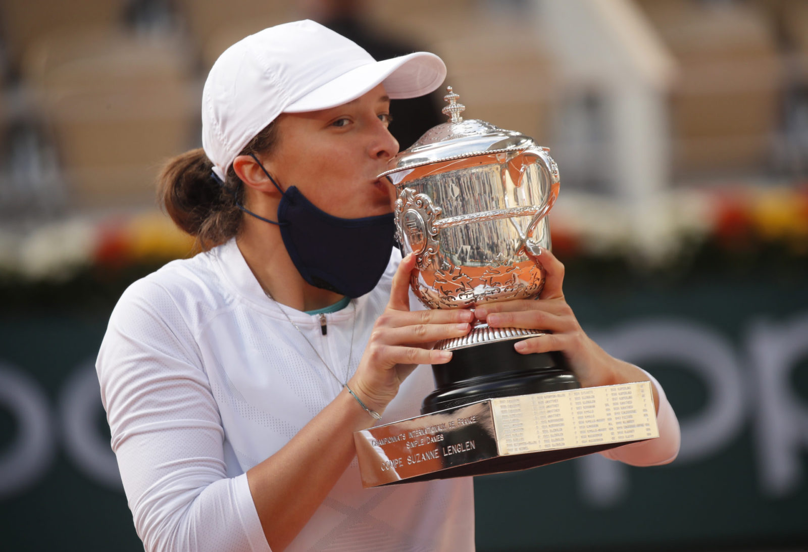 Свентек теннис. Ига Швентек Ролан Гаррос. Ига Святек Ролан Гаррос 2020. Roland GARROS 2020. Свёнтек Ига теннис.