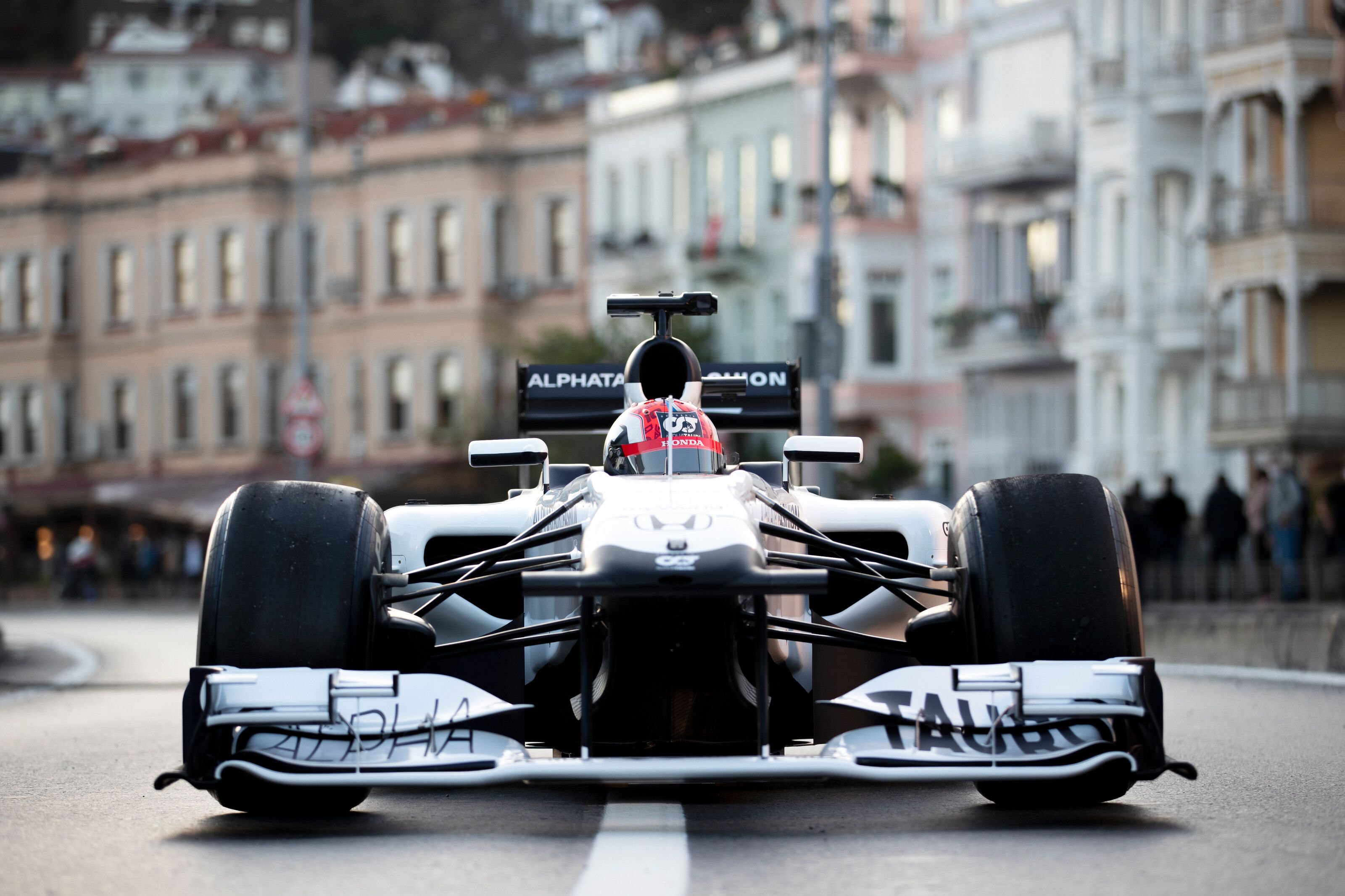 Najbrži način za obilazak Istanbula - u bolidu Formule 1 (VIDEO)