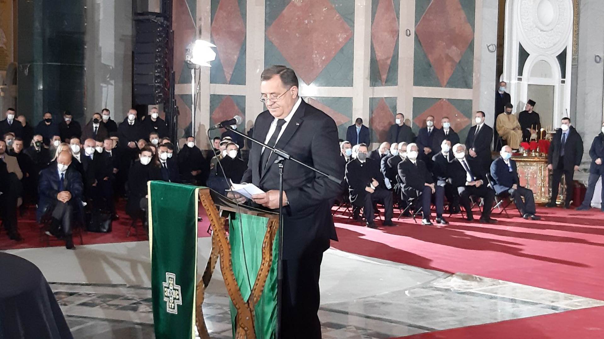 Dodik na sahrani Irineja: RS je bila njegova kuća jednako kao i Srbija